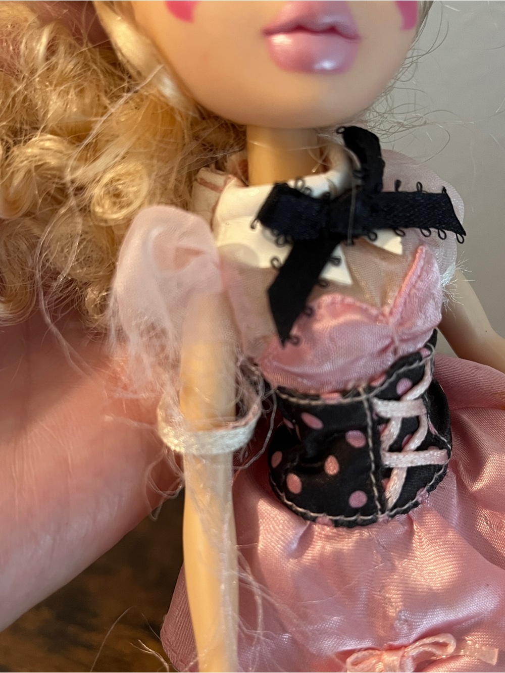 MGA Bratz Masquerade Brielle Pink Tea Party Princess - Picture 4 of 4